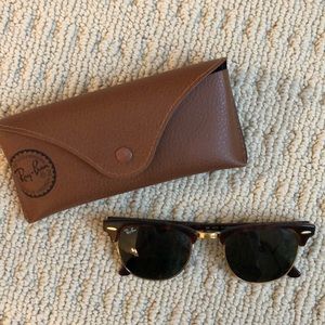 Ray-Ban Clubmaster tortoise shell